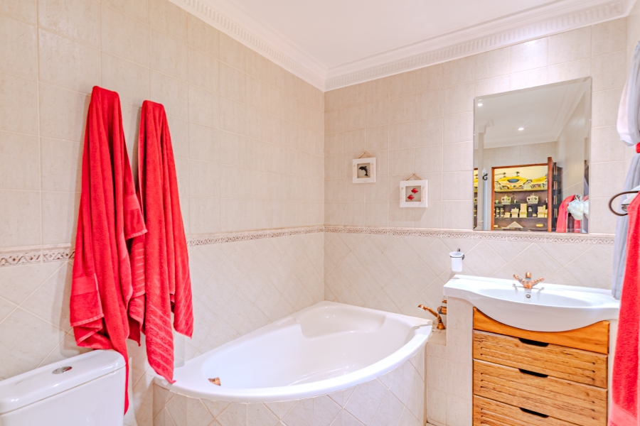 6 Bedroom Property for Sale in Pecanwood Estate North West